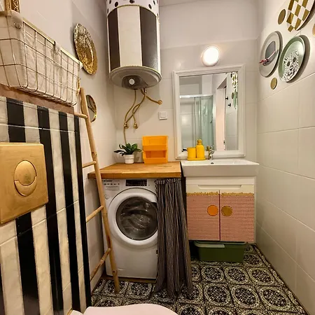 Apartamento Color Pop Near Unwe W Fast Wi-fi