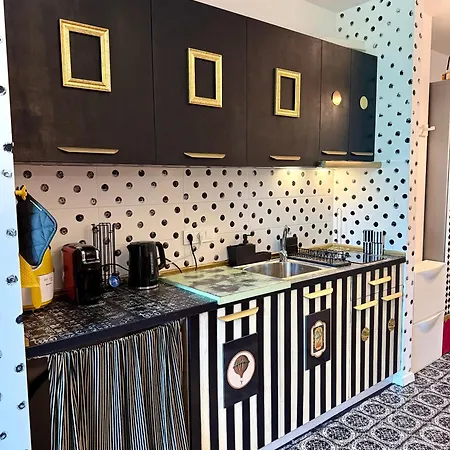 Color Pop Near Unwe W Fast Wi-fi Apartamento *