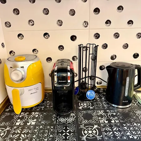 Apartamento Color Pop Near Unwe W Fast Wi-fi *