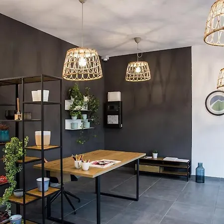 Apartamento Color Pop Near Unwe W Fast Wi-fi